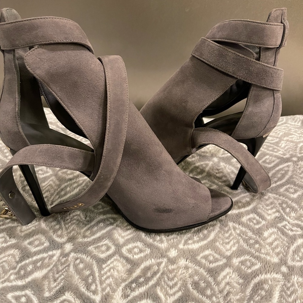 Burberry heels - Picture 4 of 13